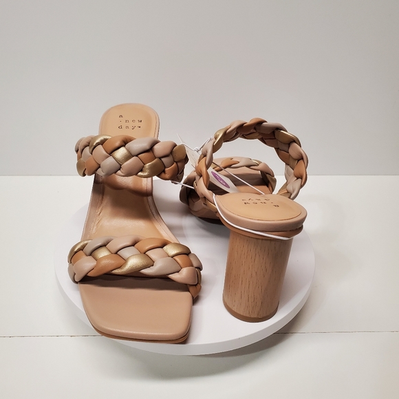 Basil Sandals - Picture 2 of 6